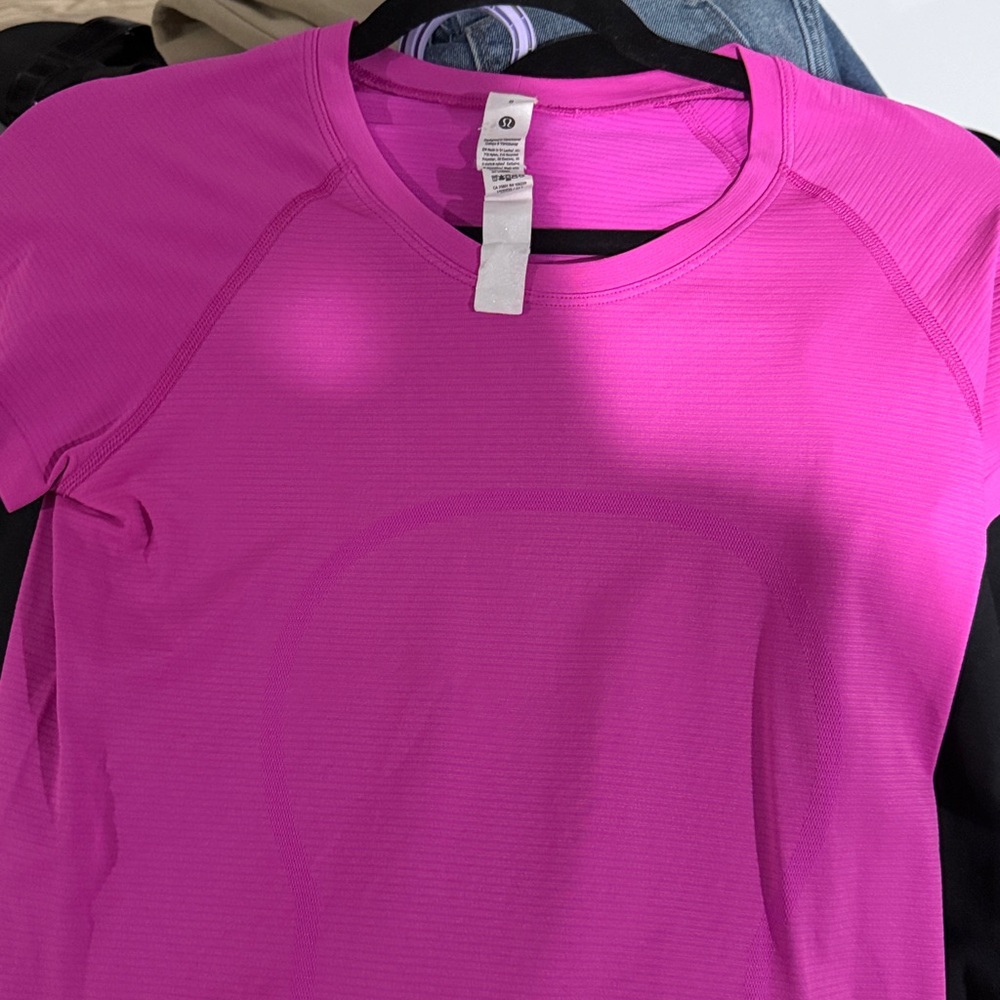 BNWOT 8 Women’s Performance Tee - Pink - lululemon athletica